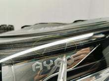 Load image into Gallery viewer, TOYOTA AYGO II LIFT 18- LAMPA LEWA PRZÓD PRZEDNIA SOCZEWKA+LED KOITO 0H-27