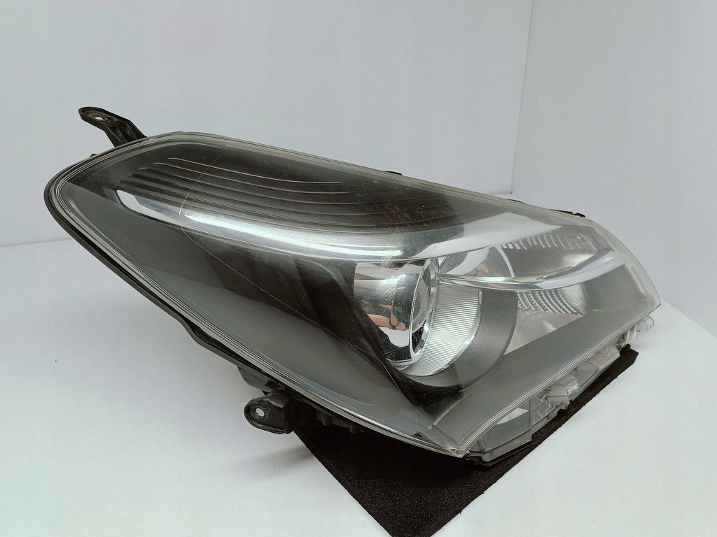 TOYOTA YARIS III LIFT 14- LAMPA PRAWA PRZÓD PRZEDNIA KOITO OD-160