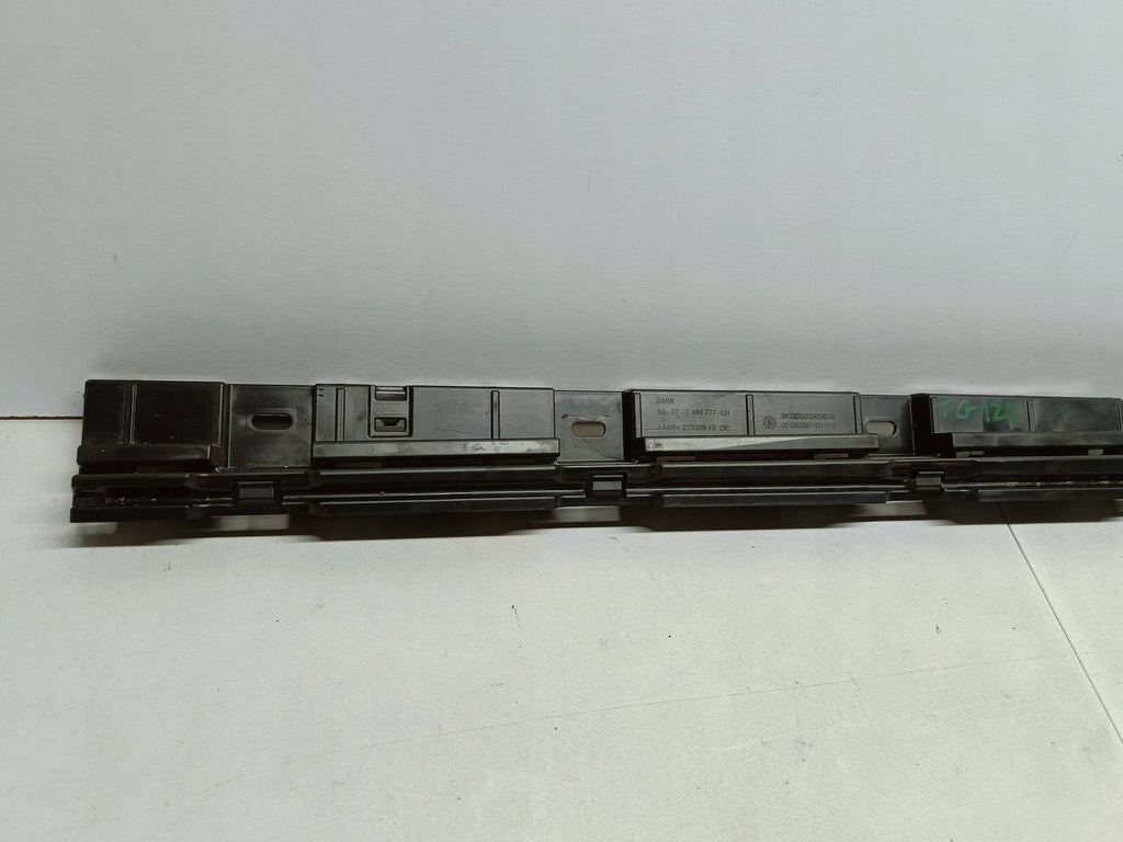 BMW 5 F10 F11 10- GLEITSTÜCK HALTER HALTERUNG SCHWELLER LINKS VORNE 51777184777