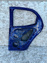 Laden Sie das Bild in den Galerie-Viewer, TOYOTA YARIS 4 IV DRZWI TYŁ PRAWY 20- XP210