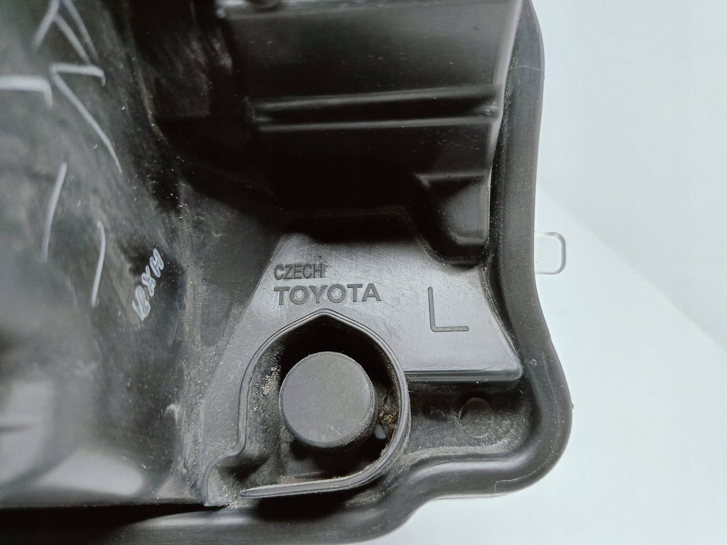 Toyota Yaris III 3 LIFT 17- LAMPA LEWA PRZÓD SOCZEWKA KOITO 0D-197
