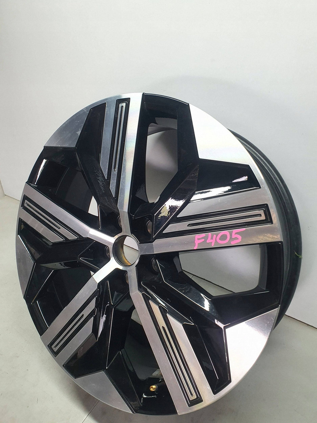Renault Megane V E-Tech Alufelge 7.0"x20" 5x114.3 ET34 403008508R — Foto 4 von 16
