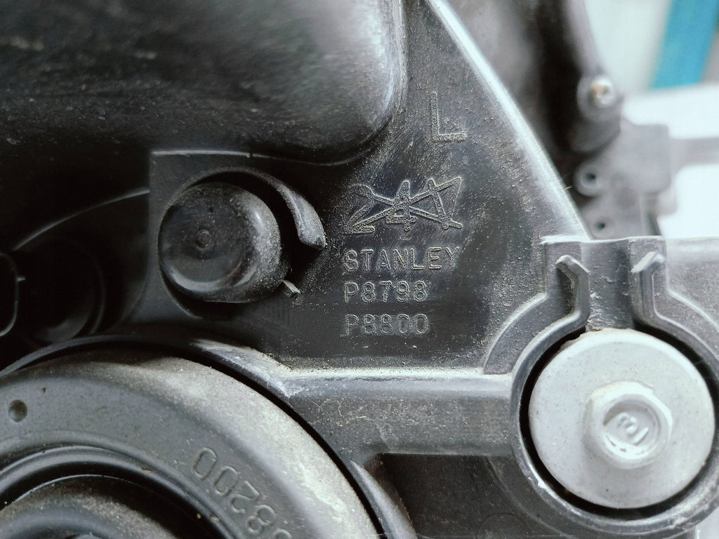 Suzuki Swift MK7 10- SCHEINWERFER LINKS VORNE STANDARD H4 EU STANLEY P9121
