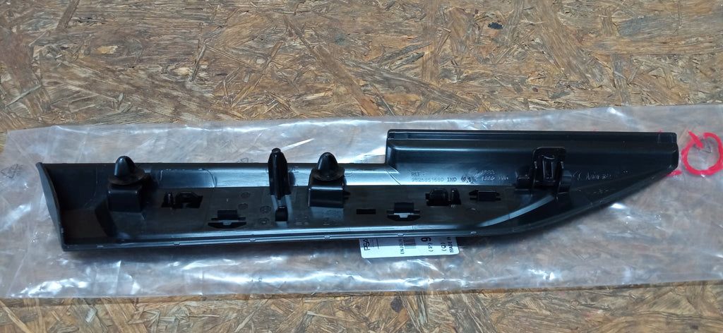 PEUGEOT 2008 II 19- LISTWA BŁOTNIKA LEWY PRZÓD NOWA 9825861580