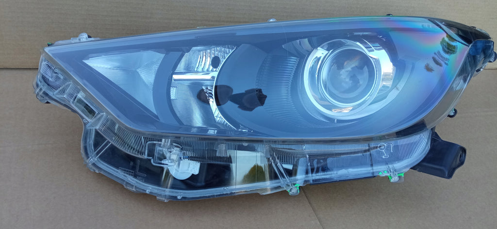TOYOTA YARIS IV 4 19- LAMPA REFLEKTOR LEWY PRZÓD SOCZEWKA KOITO K0-6 EU