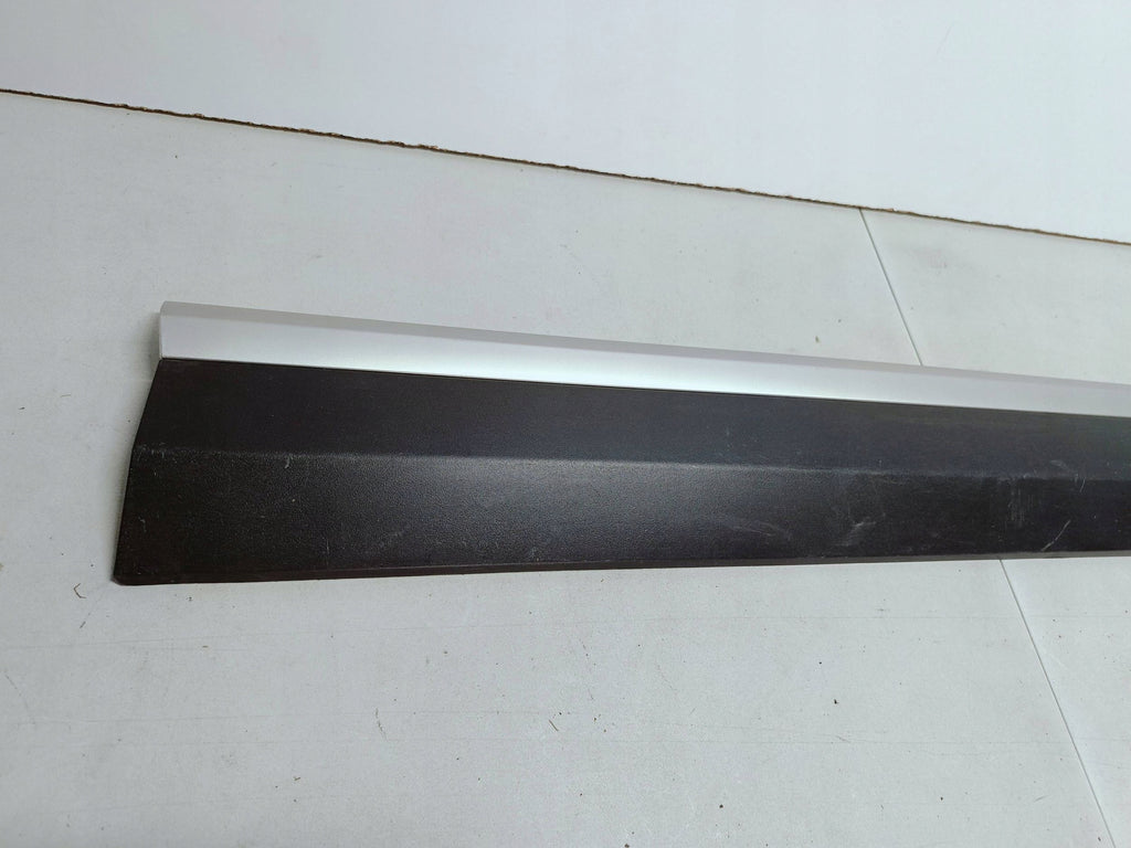 MG ZS 17- LISTWA NAKŁADKA DRZWI PRAWY PRZÓD PRAWA PRZEDNIA 10360766