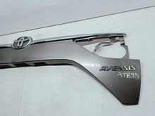 Laden Sie das Bild in den Galerie-Viewer, Toyota Avensis T27 LIFT 15- ZIERLEISTE HECKKLAPPE HINTEN 76811-05140