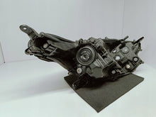Laden Sie das Bild in den Galerie-Viewer, TOYOTA YARIS IV 4 19- SCHEINWERFER LINKS VORNE LINSE KOITO K0-6 EU