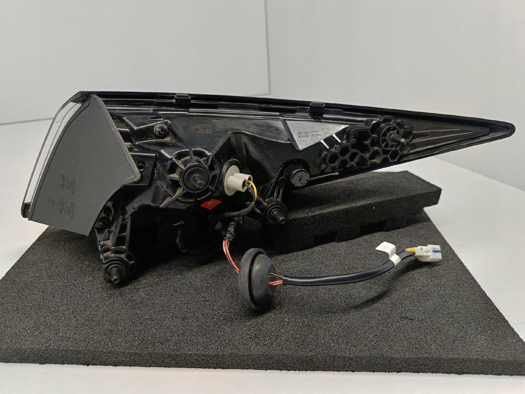 BYD DOLPHIN EV 23- LAMPA LEWY TYŁ LEWA TYLNA LED EU EM2E-4133010A