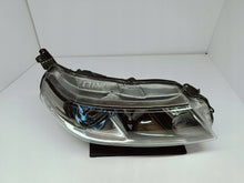 Laden Sie das Bild in den Galerie-Viewer, Suzuki Vitara III LY 15- LAMPA PRAWA PRZÓD LED NIEBIESKA KOITO 100-18095