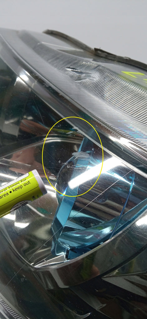 SUZUKI VITARA 3 III 15- LAMPA LEWA PRZÓD LED NIEBIESKA KOITO 100-18095