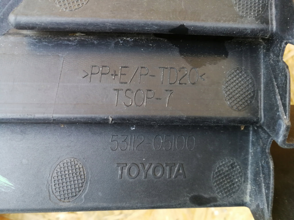 TOYOTA AVENSIS T27 FL 15- KRATKA ŚRODKOWA ATRAPA ZDERZAKA PRZÓD 53112-05100