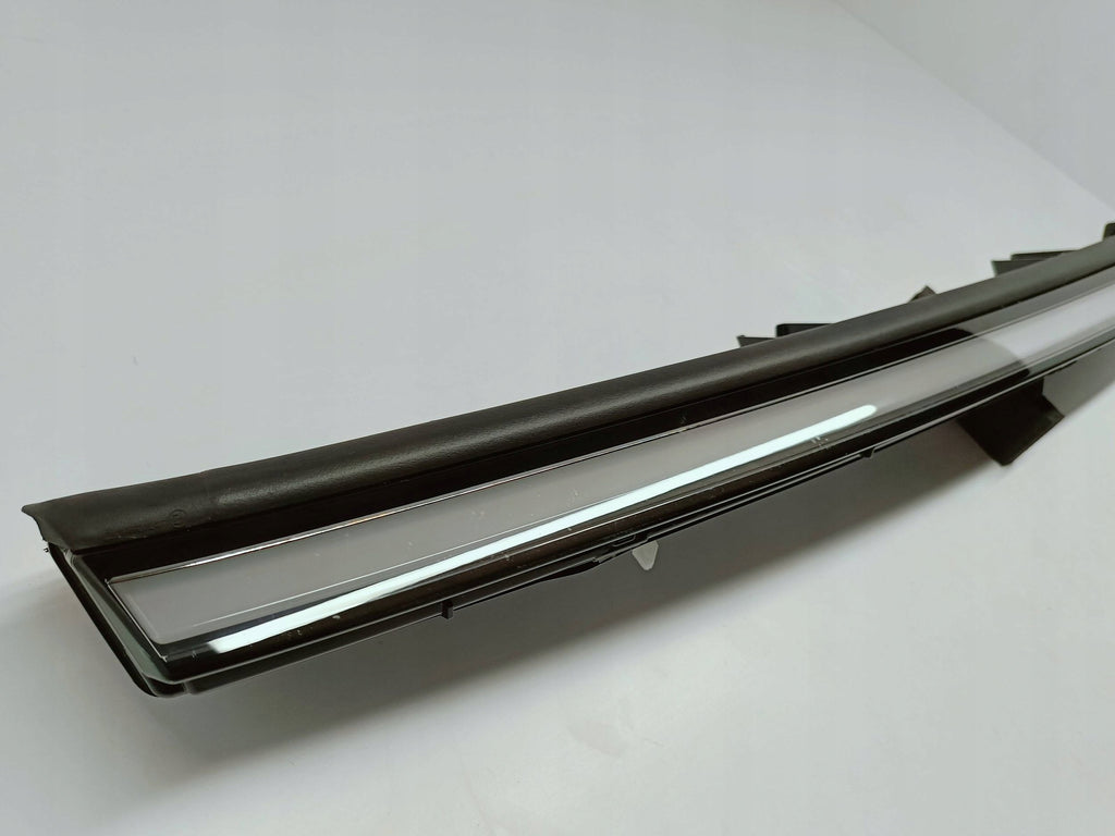 Tesla Model Y Juniper 25- LAMPA BLENDA LISTWA LED ZDERZAKA PRZÓD 203829496C