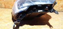 Laden Sie das Bild in den Galerie-Viewer, RENAULT MASTER 19- LAMPA PRAWA PRZÓD PRAWA PRZEDNIA NOWA OE 260105567R