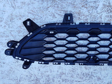 Laden Sie das Bild in den Galerie-Viewer, RENAULT TRAFIC 3 III GRILL ATRAPA PRZÓD