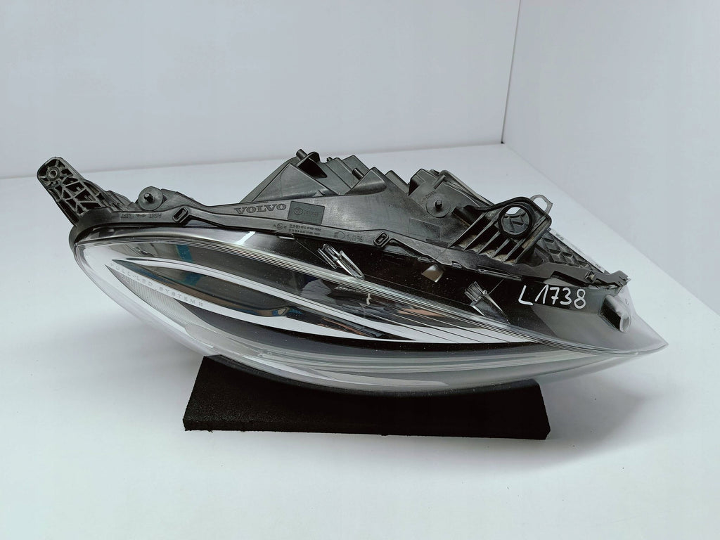 VOLVO V40 V 40 II LIFT 16- LAMPA PRAWA PRZÓD PRZEDNIA FULL LED EU 31677023