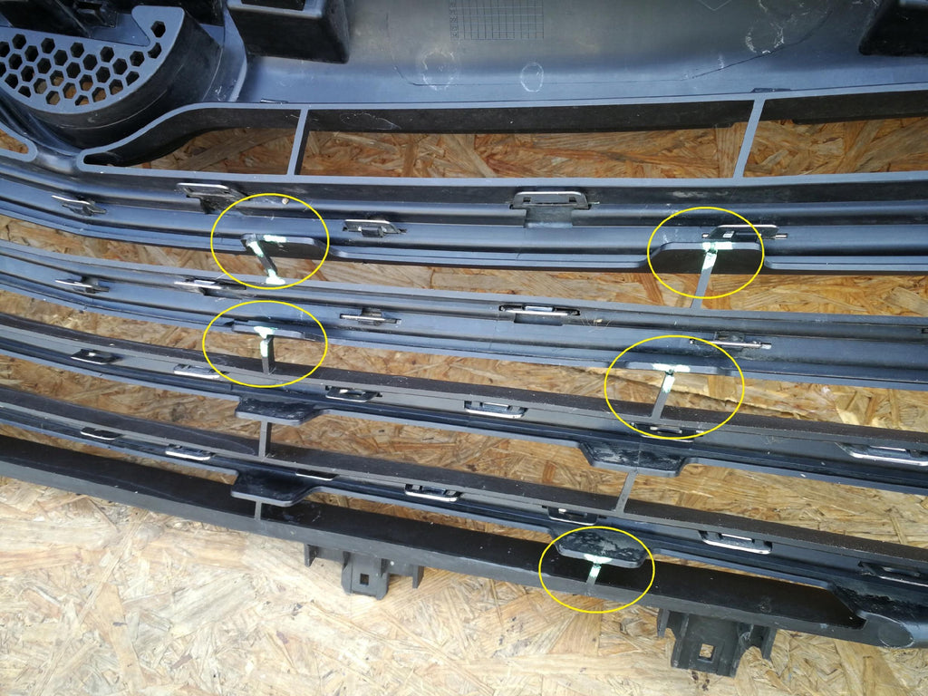 OPEL VIVARO B 14- ATRAPA KRATKA GRILL ZDERZAKA PRZEDNIEGO CHROM 623105615R