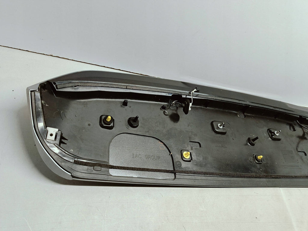 Audi Q3 8U 11- SPOILER LOTKA DASZEK BLENDA KLAPY BAGAŻNIKA 8U0827933F