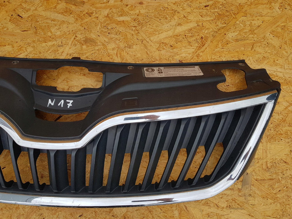 SKODA RAPID 12- KÜHLERGRILL GITTER STOSSSTANGE VORNE 5JA853668