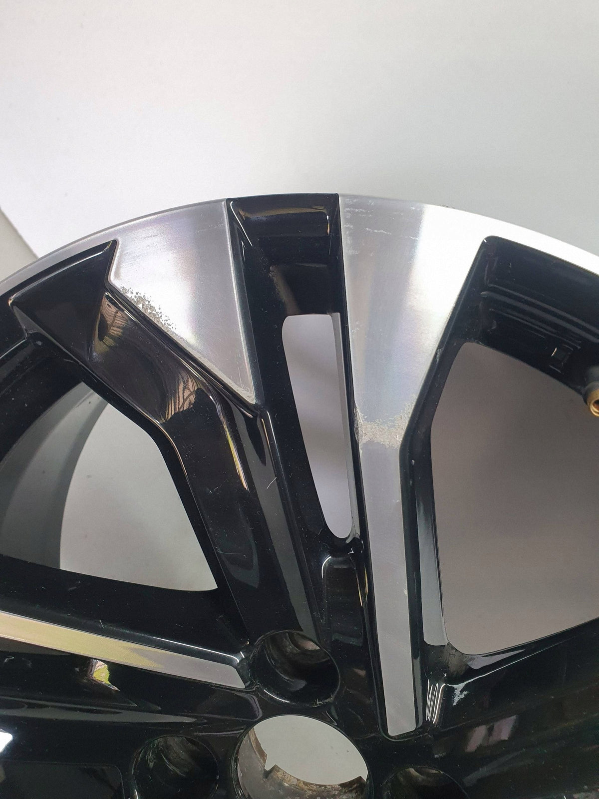 Peugeot 208 2008 II Felga Aluminiowa 17 Cali 6.5x17 ET32 4x108 9828186080 — zdjęcie 8 z 16
