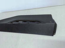 Laden Sie das Bild in den Galerie-Viewer, Toyota Yaris Cross 20- TÜRLEISTE HINTEN RECHTS 75077-0D020