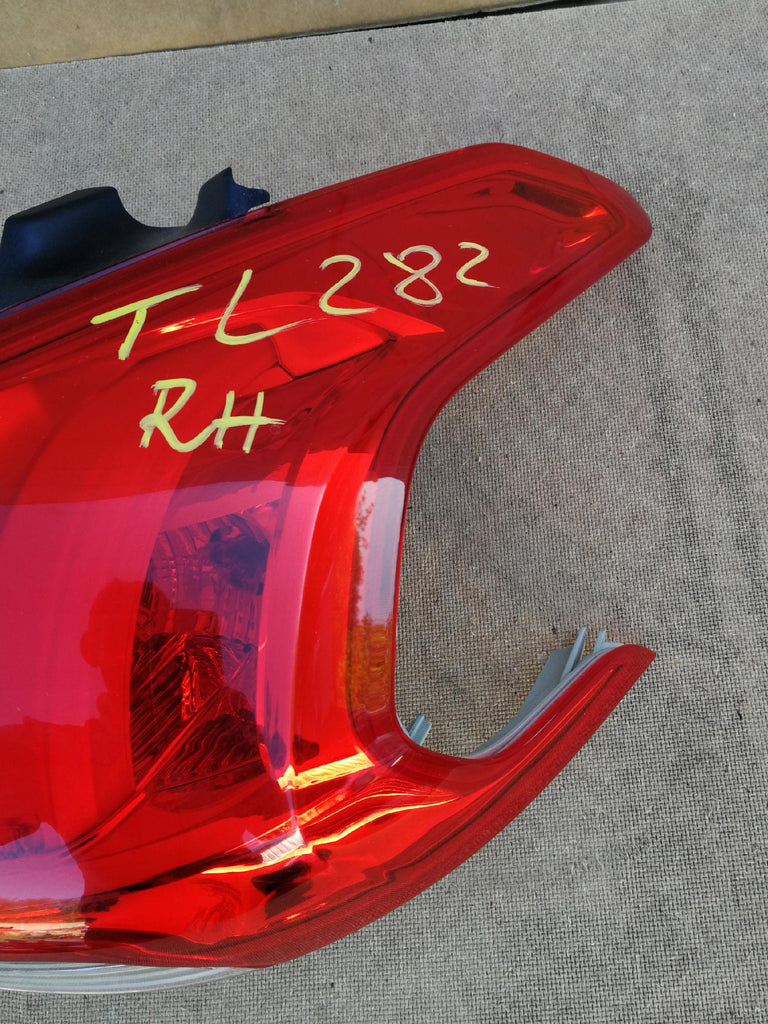 PEUGEOT 2008 I 13- LAMPA PRAWY TYŁ PRAWA TYLNA 9678074380