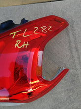 Załaduj zdjęcie do przeglądarki galerii, PEUGEOT 2008 I 13- LAMPA PRAWY TYŁ PRAWA TYLNA 9678074380