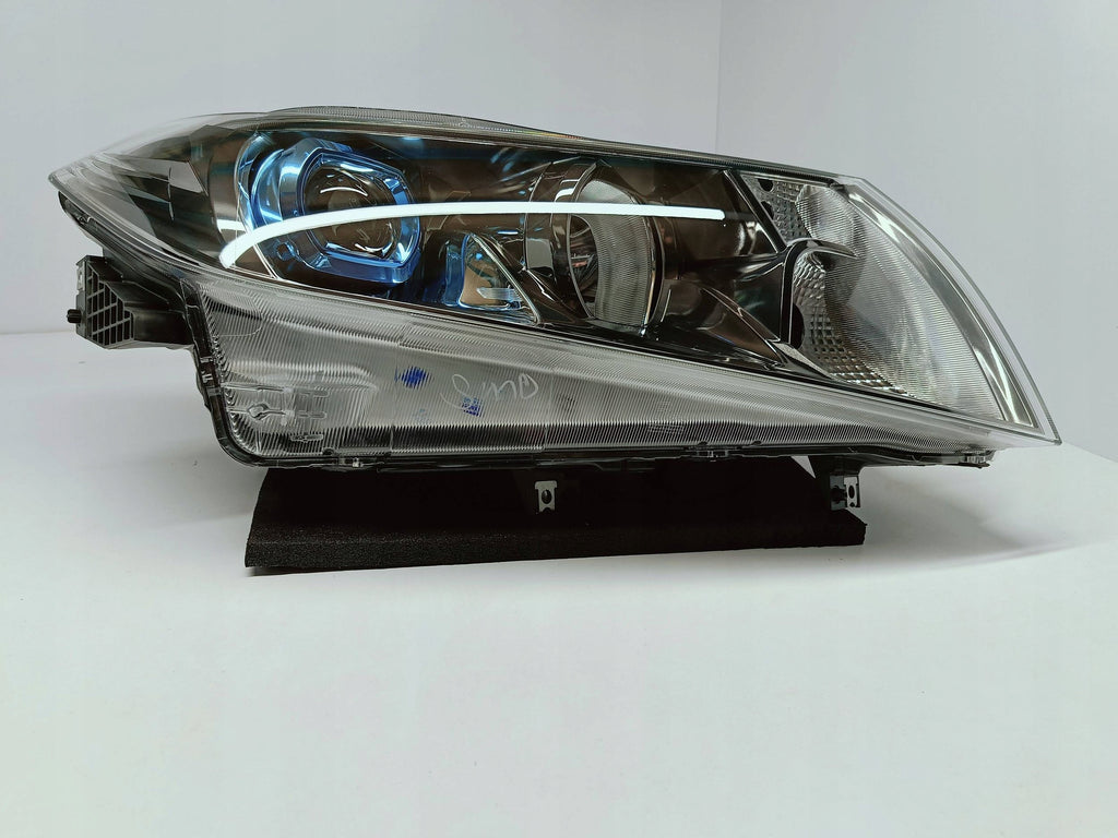 Suzuki Vitara III LY 15- LAMPA PRAWA PRZÓD LED NIEBIESKA KOITO 100-18095