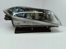 Laden Sie das Bild in den Galerie-Viewer, Suzuki Vitara III LY 15- LAMPA PRAWA PRZÓD LED NIEBIESKA KOITO 100-18095