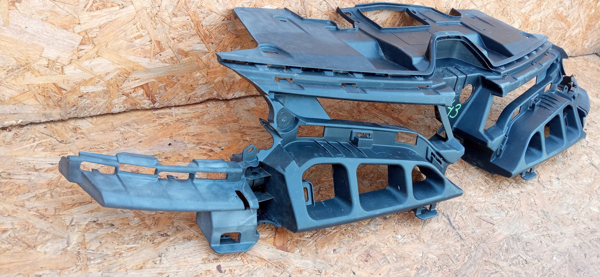 Megane III Lift 13- Verstärkung Obere Stossstange Halterahmen Grill 620367995R — Foto 4 von 8