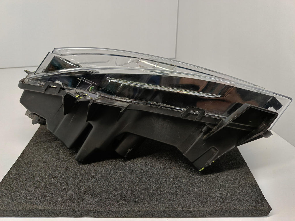 TESLA MODEL Y MY 20-HALOGEN TAGFAHRLICHT RECHTS NEBELSCHEINWERFER LED 1507933-00-C