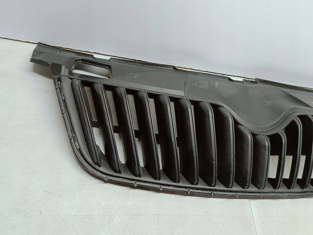Skoda Fabia II 5J LIFT 10- KÜHLERGRILL STOSSSTANGE VORNE 5J0853668C