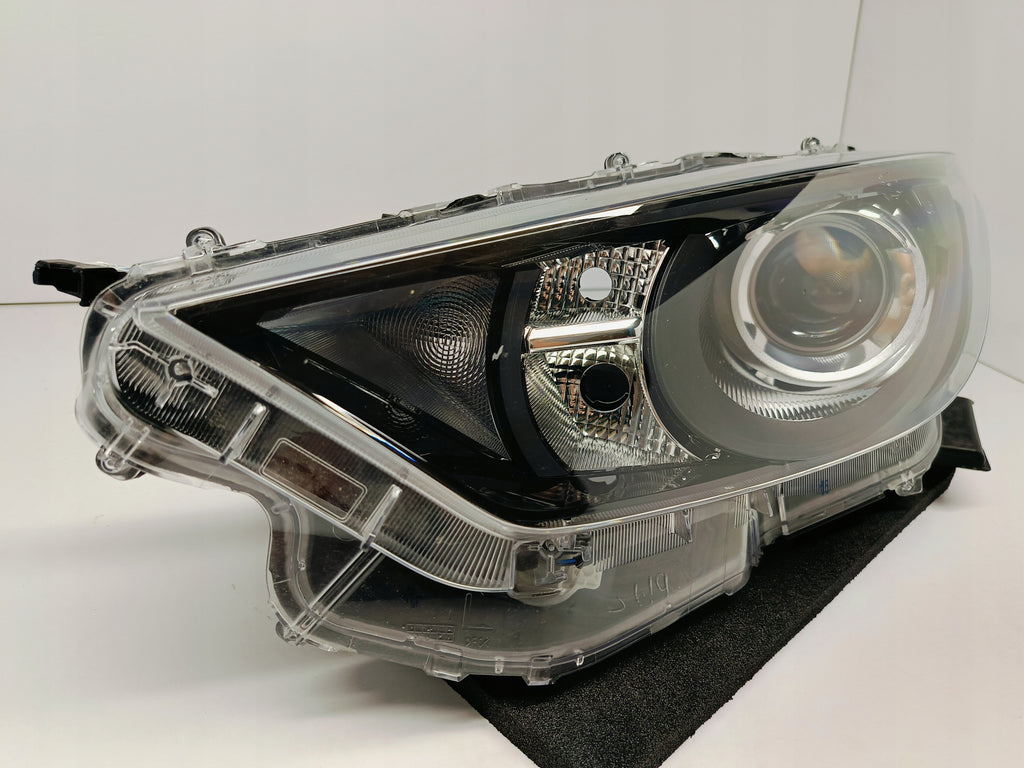 TOYOTA YARIS IV 4 P21 19- LAMPA REFLEKTOR LEWY PRZÓD SOCZEWKA KOITO K0-6 EU