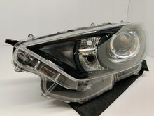 Laden Sie das Bild in den Galerie-Viewer, TOYOTA YARIS IV 4 P21 19- LAMPA REFLEKTOR LEWY PRZÓD SOCZEWKA KOITO K0-6 EU