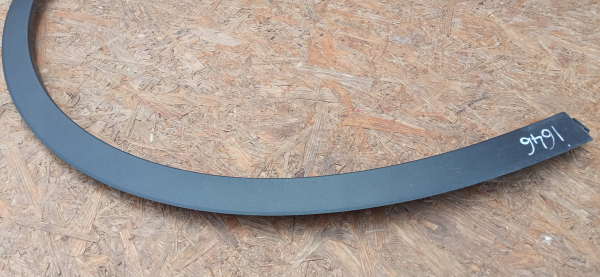 Tesla Model Y 20- Abdeckung Leiste Vorne Rechts Kotflügel 1658696-00-A — Foto 6 von 15