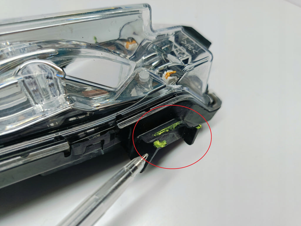 SUZUKI VITARA 15- HALOGEN DRL PRAWY LAMPA PRAWA ŚWIATŁO STANLEY LED W1378