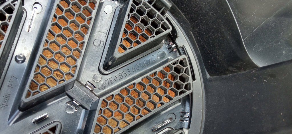 VOLKSWAGEN CRAFTER LIFT 11- KÜHLERGRILL STOSSFÄNGER VORNE 2E0853653E