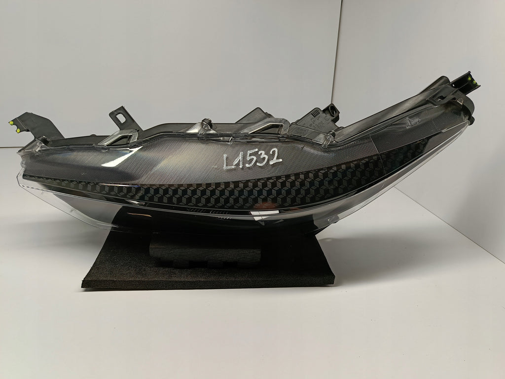 TOYOTA YARIS IV 4 P21 19- LAMPA REFLEKTOR LEWA PRZÓD SOCZEWKA KOITO K0-6 EU