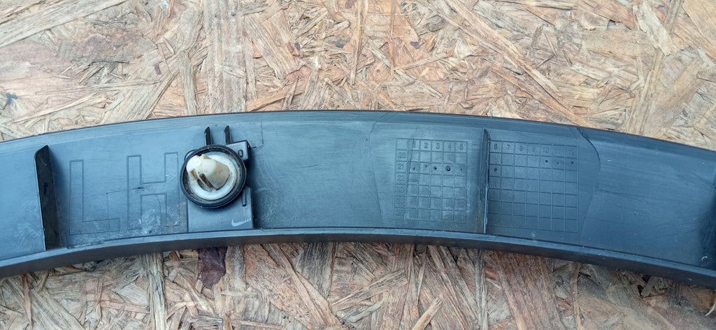 TESLA MODEL Y 20- KOTFLÜGELVERKLEIDUNG LINKS HINTEN 1494163-00-B