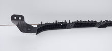 Laden Sie das Bild in den Galerie-Viewer, TESLA MODEL 3 LIFT 23- HALTERUNG HALTER MITTELSTÜCK STOSSFÄNGER HINTEN 1757096-00-C