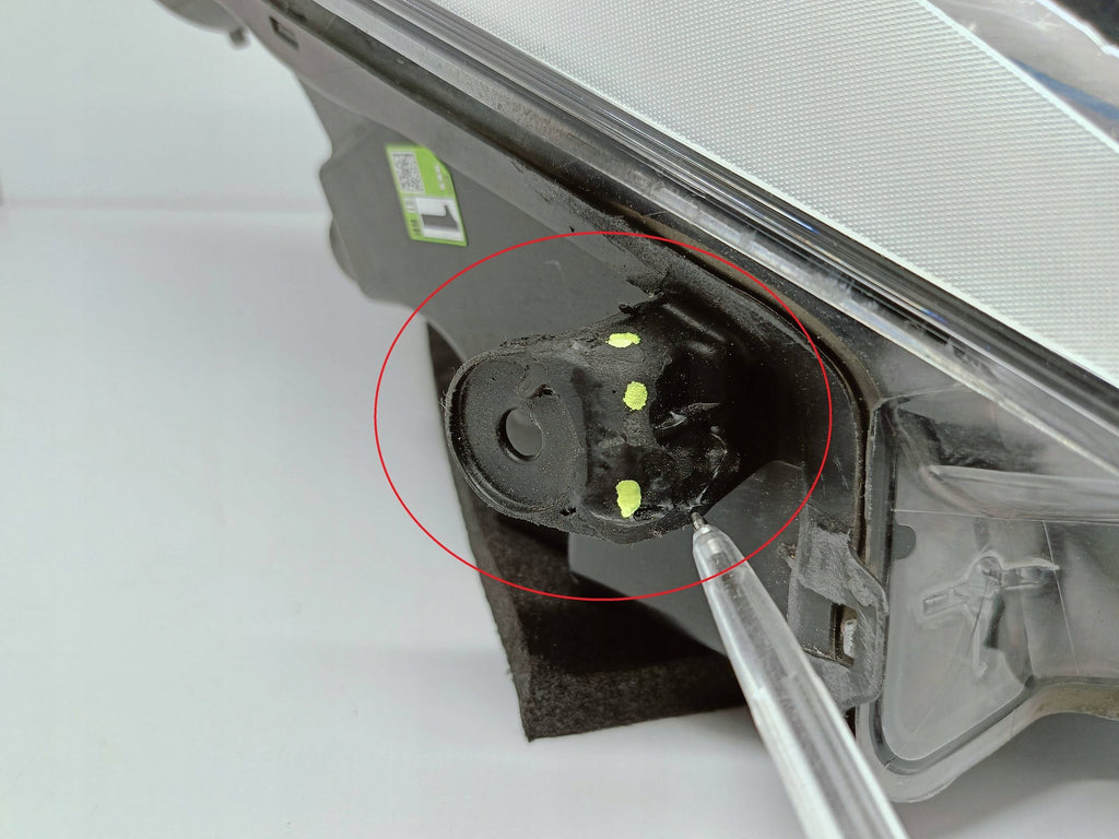 Toyota Aygo II B4 LIFT 18- LAMPA PRAWA PRZÓD SOCZEWKA+LED EU KOITO 0H-27