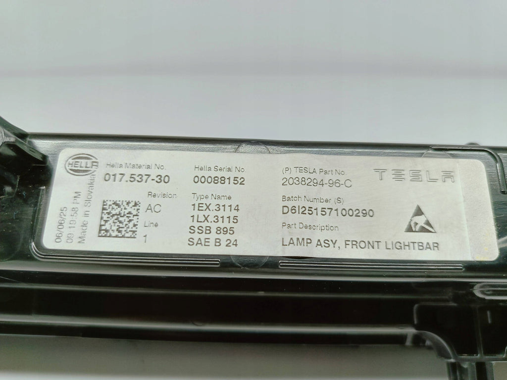 Tesla Model Y Juniper 25- LAMPA BLENDA LISTWA LED ZDERZAKA PRZÓD 203829496C