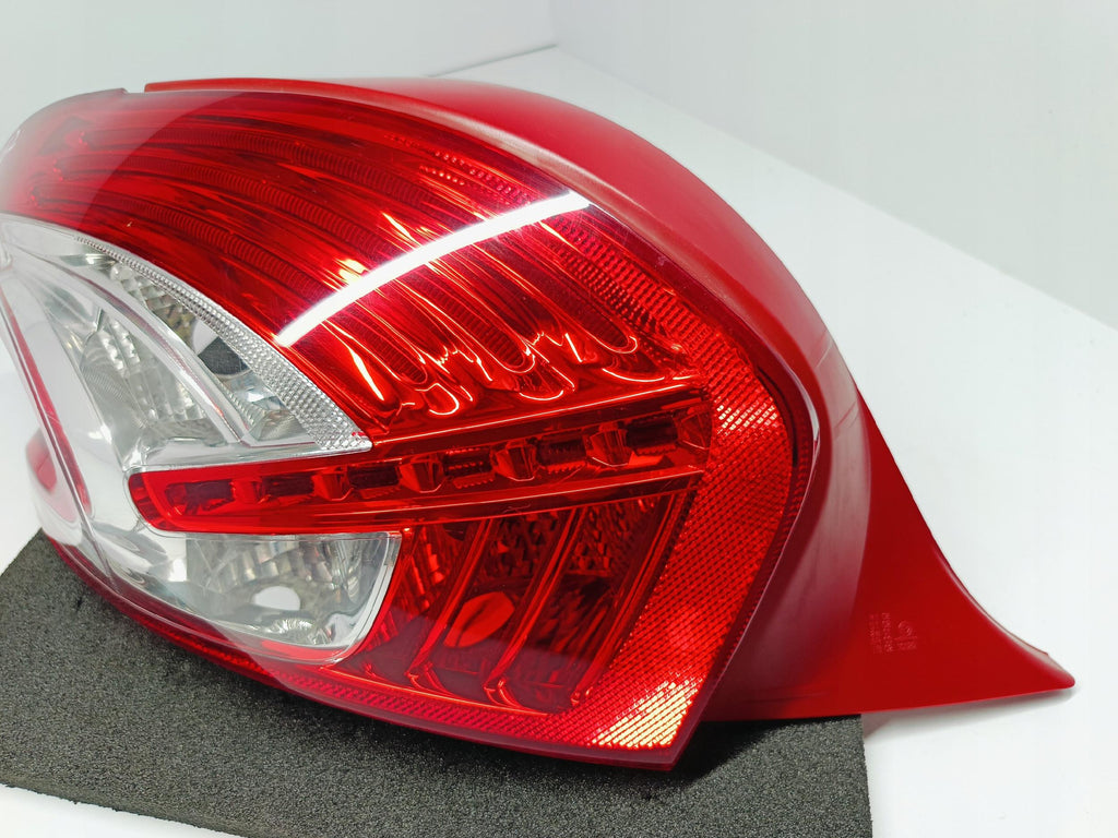 PEUGEOT 208 I 12- LAMPA LEWY TYŁ LEWA TYLNA EU 9672628280
