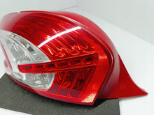 Załaduj zdjęcie do przeglądarki galerii, PEUGEOT 208 I 12- LAMPA LEWY TYŁ LEWA TYLNA EU 9672628280