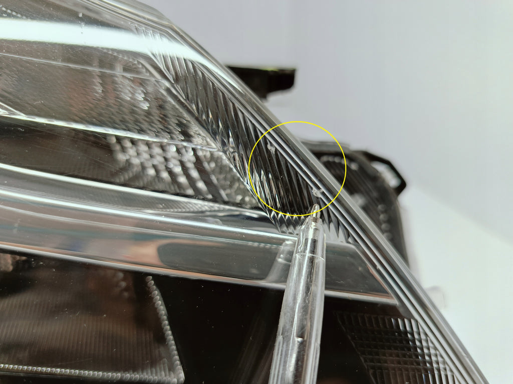 TOYOTA YARIS III LIFT 17- LAMPA PRAWA PRZÓD PRZEDNIA KOITO OD-197