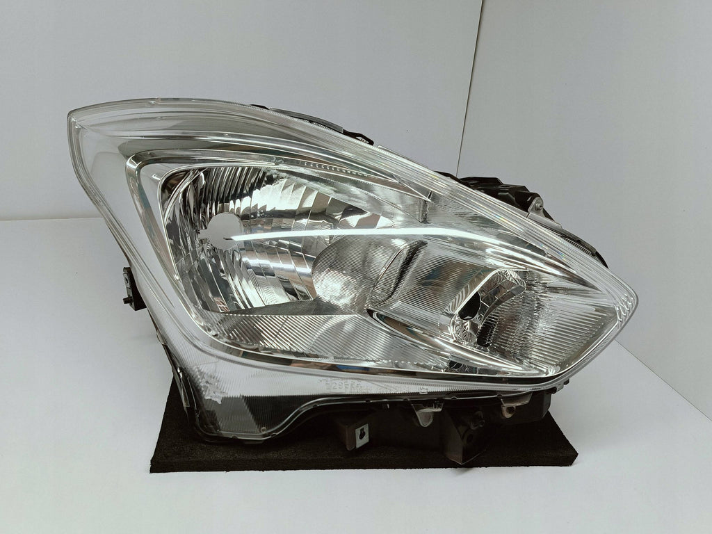 Suzuki Swift MK8 17- LAMPA PRAWA PRZÓD PRZEDNIA ZWYKŁA STANLEY W2962