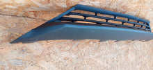 Laden Sie das Bild in den Galerie-Viewer, OPEL INSIGNIA B 17- ATRAPA KRATKA DOLNA GRILL ZDERZAKA PRZÓD 13491183