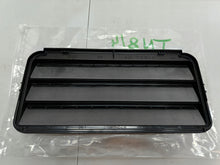 Load image into Gallery viewer, TESLA MODEL 3 III 17- KANAŁ POWIETRZA KRATKA WENTYLACYJNA NOWA 1098751-00-C