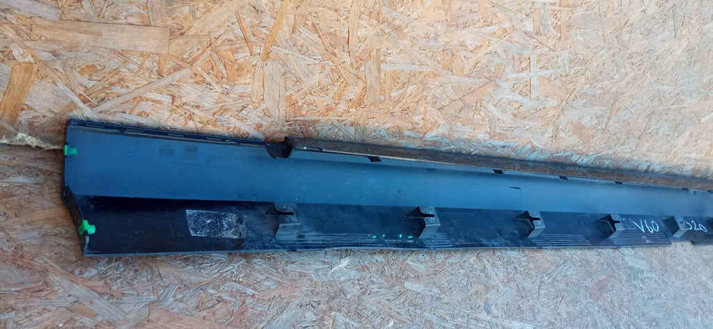 Volvo S60 III V60 II 18- PRÓG LISTWA PROGOWA NAKŁADKA PRAWA 31448912