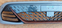 Laden Sie das Bild in den Galerie-Viewer, SEAT CUPRA BORN 21- ATRAPA GRILL KRATKA ŚRODKOWA ZDERZAKA PRZÓD 10E805903C